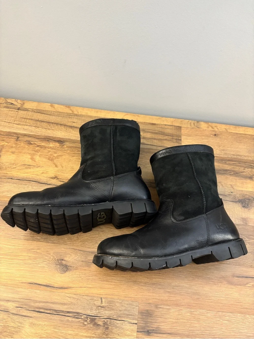 UGG Australia Butte Leather Suede Sheepskin Winter Snow Boots Black Men’s